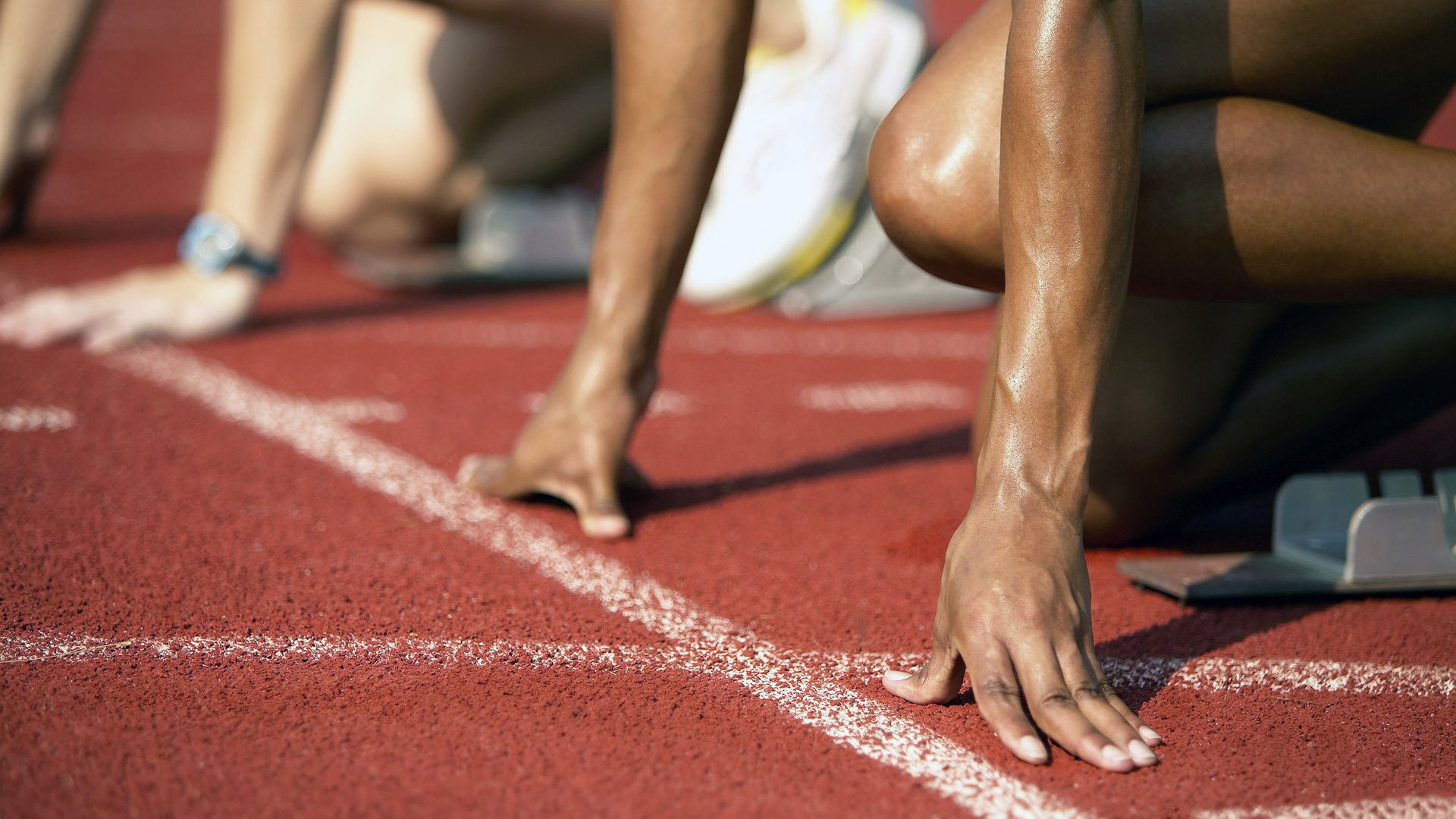 “闪电超车瞬间！”——赛车界的年度绝美瞬间，闪电跑车